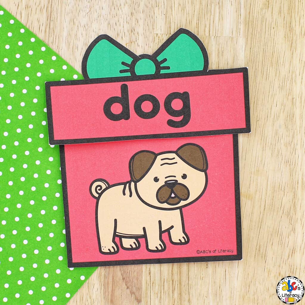 Christmas Present CVC Words Activity: Help beginning readers practice matching pictures and words with this free word work resource. CVC Words Match Activity