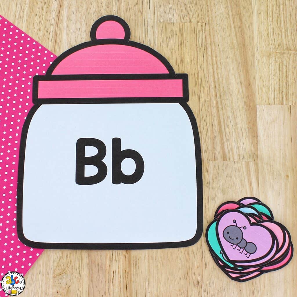 With this Valentine's Day Beginning Sounds Activity, practice letter recognition, identify initial sounds, and work on sound discrimination. Beginning Sounds Sorting Activity