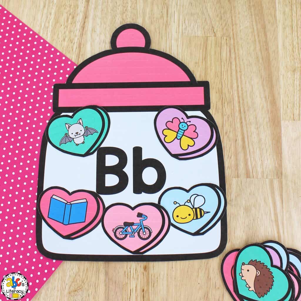 With this Valentine's Day Beginning Sounds Activity, practice letter recognition, identify initial sounds, and work on sound discrimination. Initial Sounds Activity